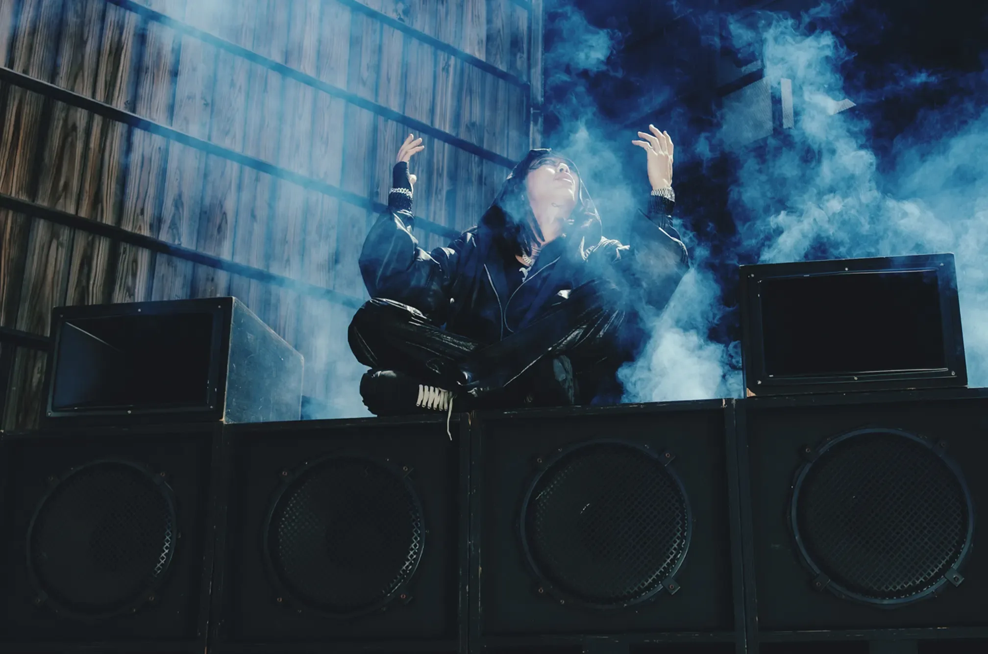 Yellow bucks hero2 2016x1334